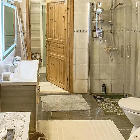 Stunning Home In Vevang